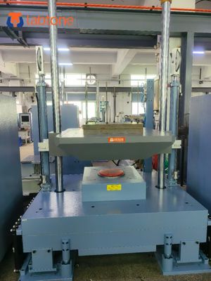 Macchina per test di urto a gradino con carico utile di 500 kg e ampia gamma di test a semionda, conforme allo standard DEF STD 07-55